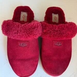 Uggs‎ cherry red slides sz 9